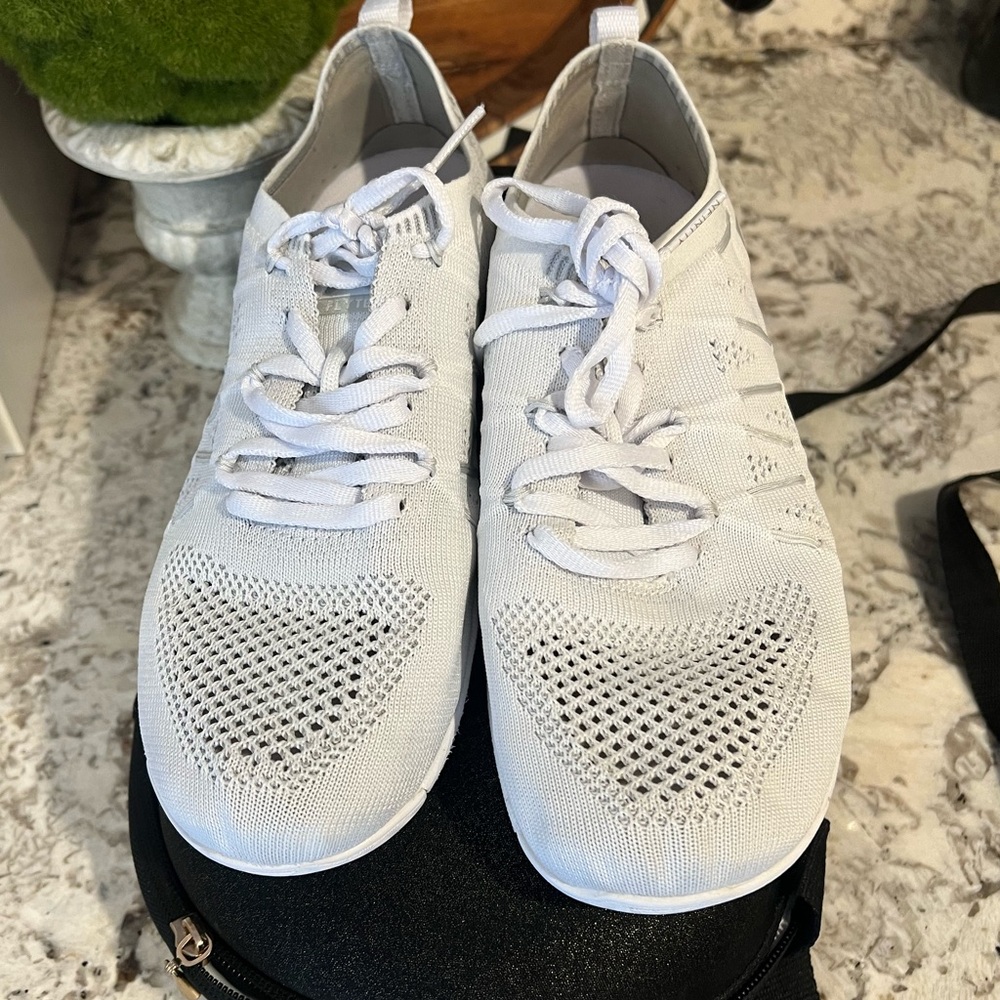 Nfinity Flyte Cheer Shoes— Worn Once! Size 8 Women